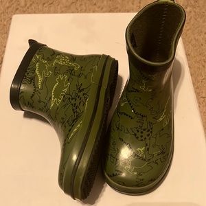 Old Navy short rain boots